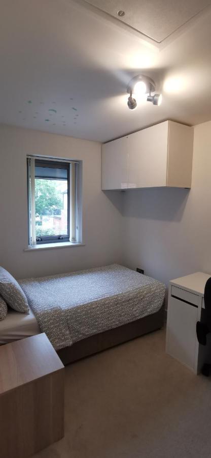Modern Centre House With Free Parking Apartment Canterbury