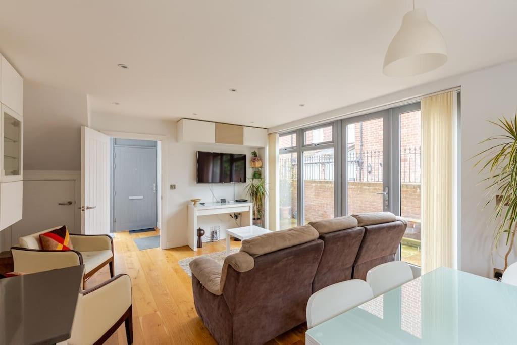 Modern Centre House With Free Parking * Canterbury