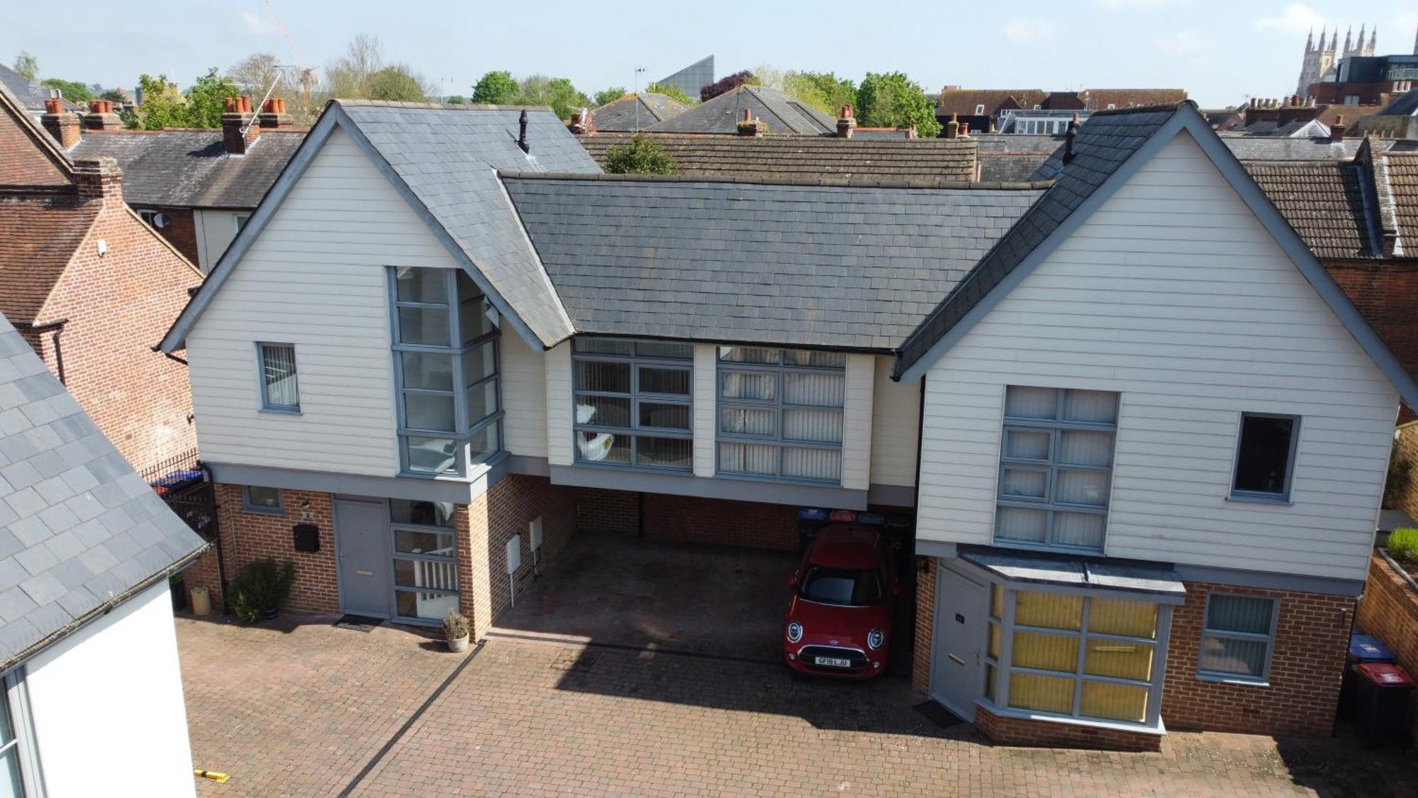 Modern Centre House With Free Parking *